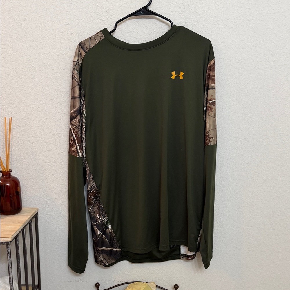 Under Armour Loose fit Men's Olive and Camo Long Sleeve Tee